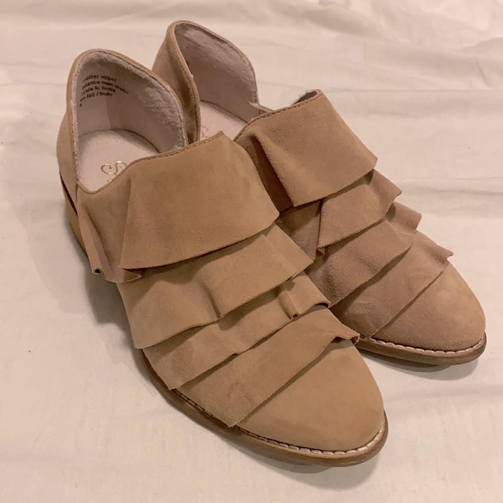 Beige Suede Ruffled Shoes